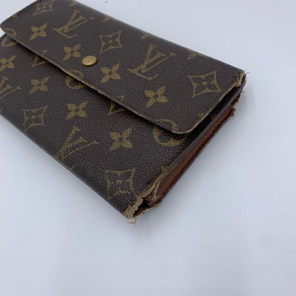 💥AUTHENTIC💥 Louis Vuitton Monogram Sarah Wallet - Picture 4 of 10